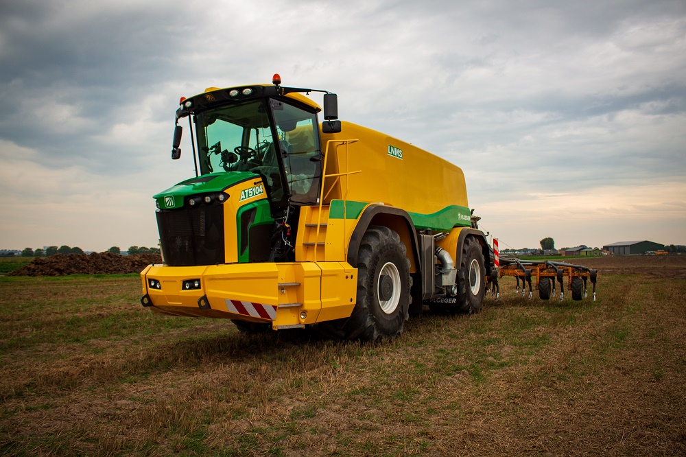 Ploeger test eerste vierwieler in het veld