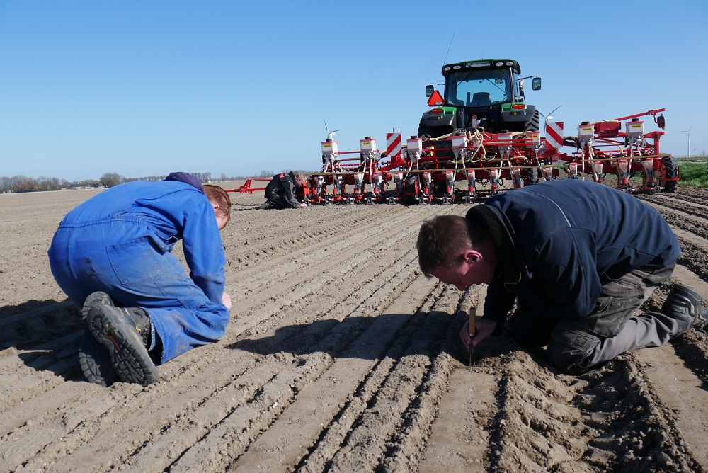 Proseeder uienzaaimachine met ‘ski-sloffen’ voor het beste zaairesultaat 