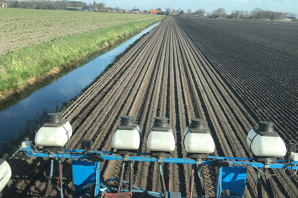 Anti-stuifdek dankzij omgebouwde veldspuit