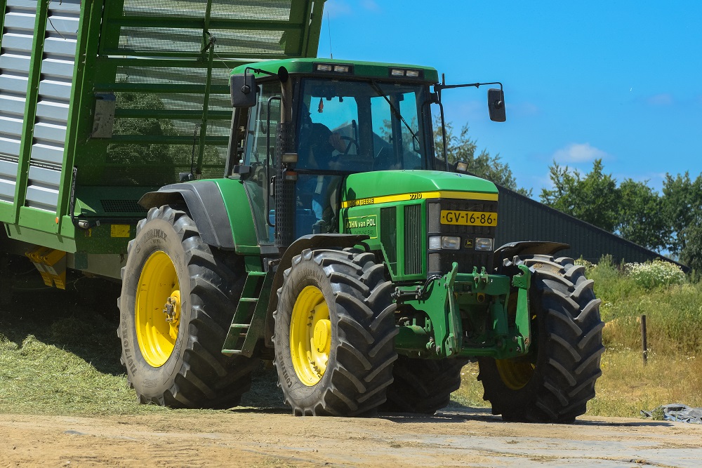 John Deere 7710: Betrouwbare bruut gras oogst inkuilen