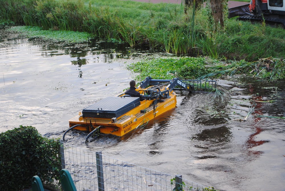 Friese loonwerker Gebroeders Kok gaat te water in strijd met woekerplant