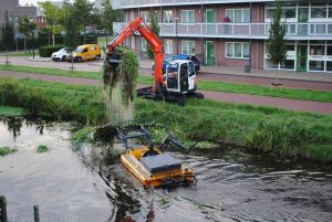 Friese loonwerker Gebroeders Kok gaat te water in strijd met woekerplant