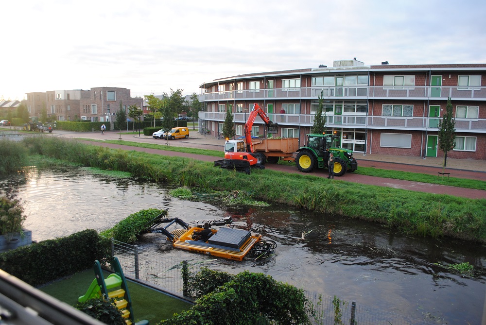 Friese loonwerker Gebroeders Kok gaat te water in strijd met woekerplant