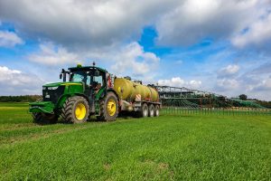 John Deere 7230R: Prachtig om ervaring op te doen met zoveel geweld