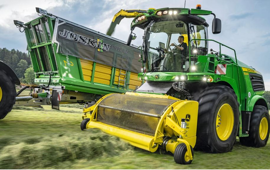 Meer vermogen en verwerkingscapaciteit voor veldhakselaars John Deere