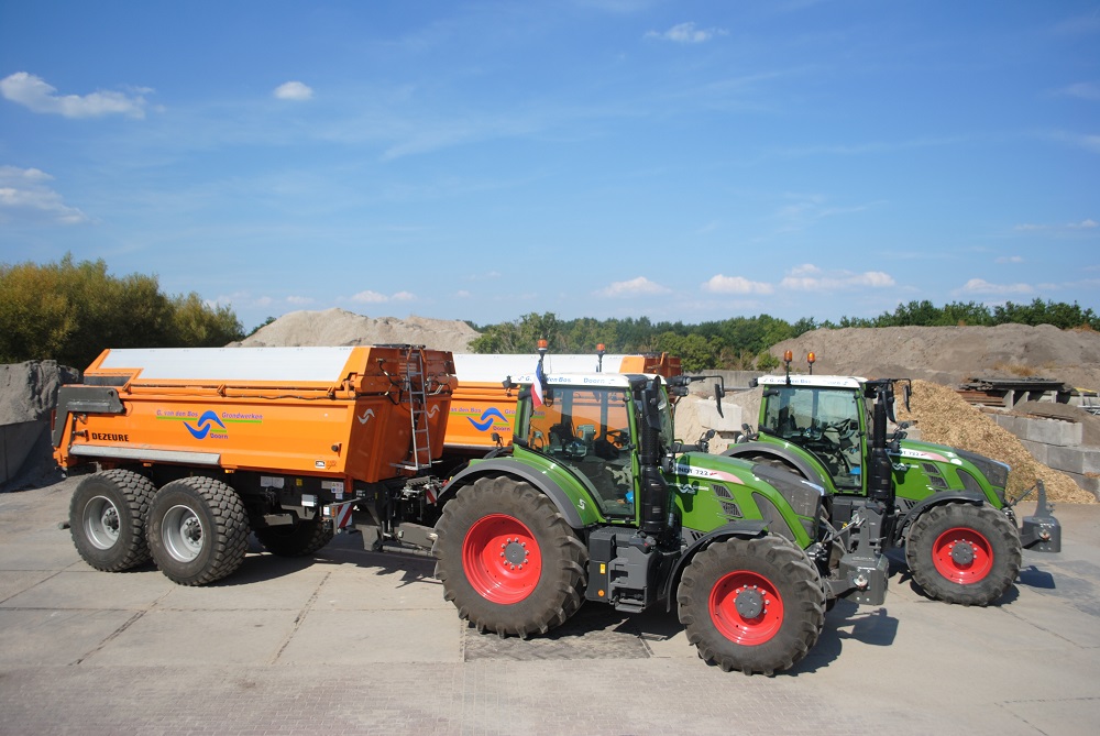 TPX26S-gronddumpers van Dezeure bewijzen zich bij G. van den Bos