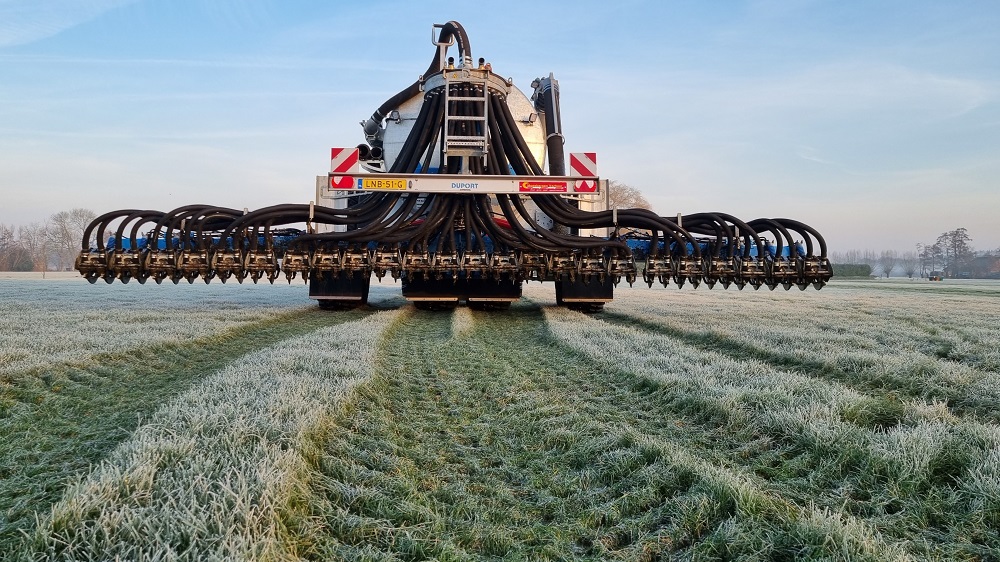 Utrechtse loonwerker zet duizenden kuubs weg met nieuwe Duport-mestcombinatie