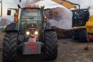 de Loonwerker - Fendt 820 Fluitend optrekken met het ‘pareltje van de zaak’