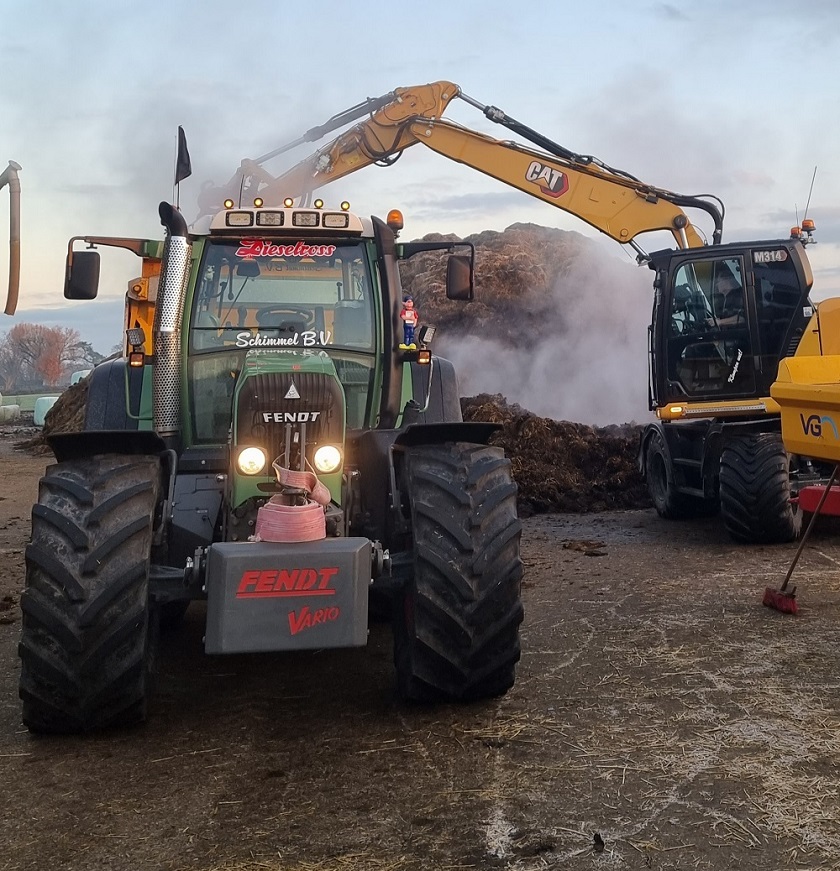 de Loonwerker - Fendt 820 Fluitend optrekken met het ‘pareltje van de zaak’