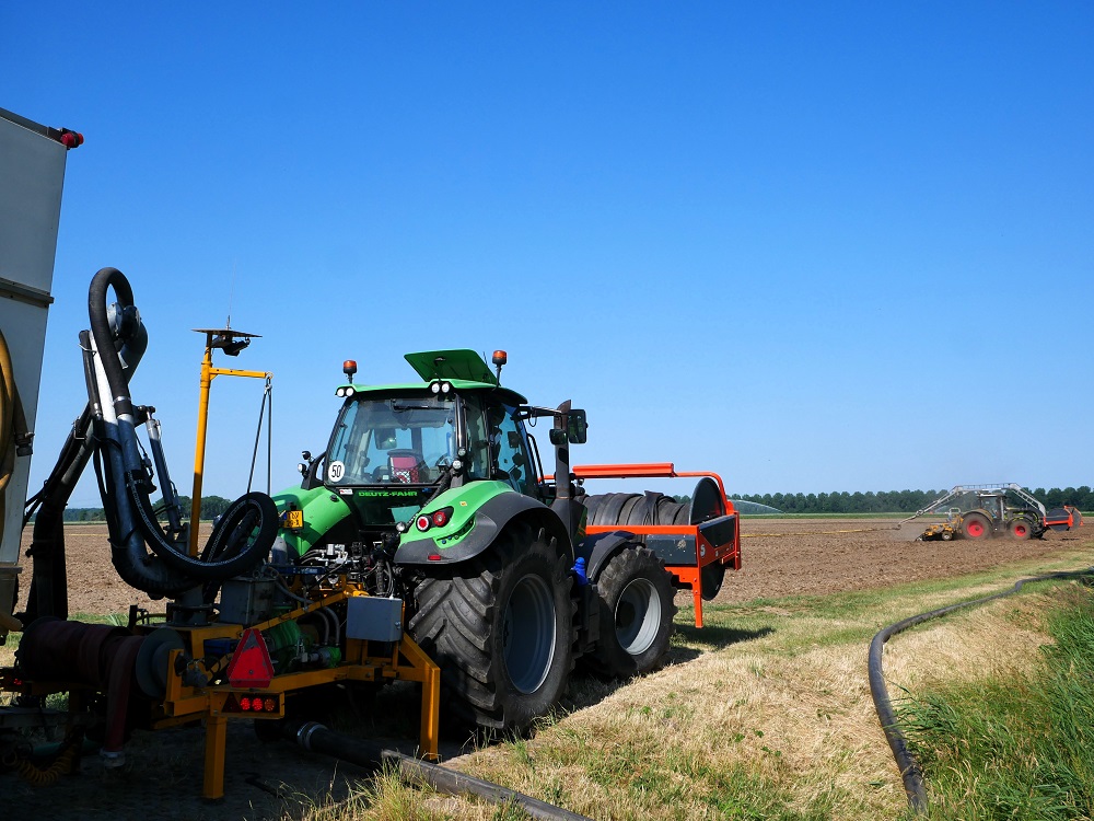 Sleepslangcombinatie Loonbedrijf Hut draait nog op volle toeren met Deutz Fahr 7250 TTV