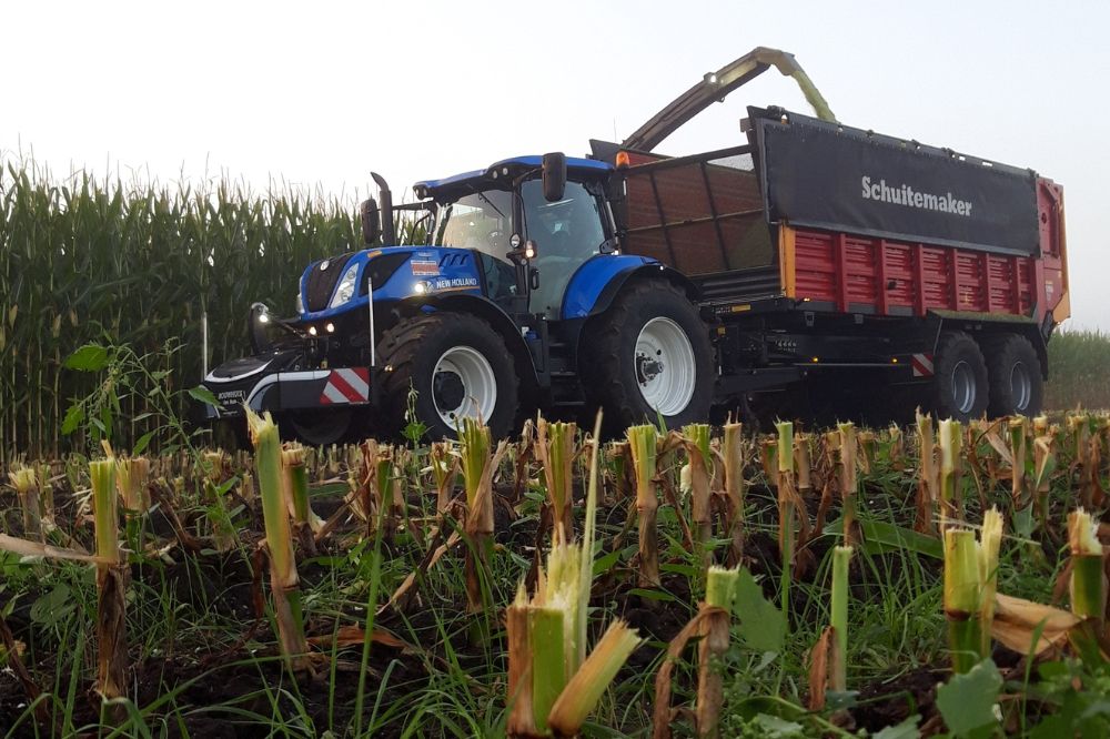 New Holland T7.270 Rood en blauw schitteren voor het laatst