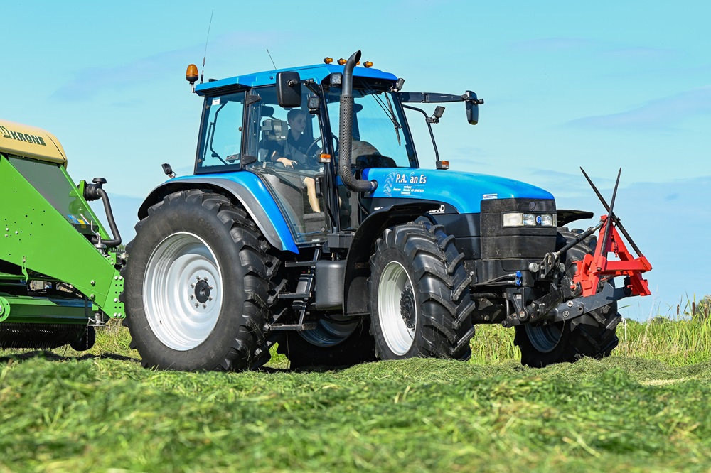 New Holland TM 165: Het visitekaartje van Loonbedrijf Van Es