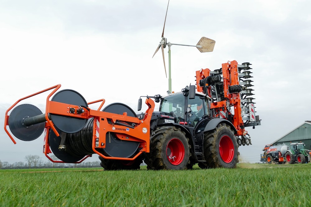 Black edition Fendt 728 trekt als een dikke vrachtwagen