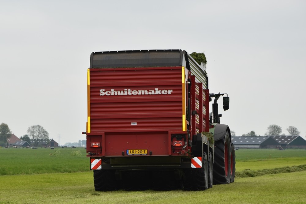 DWM achtwielig tandem onder Schuitemaker opraapwagen