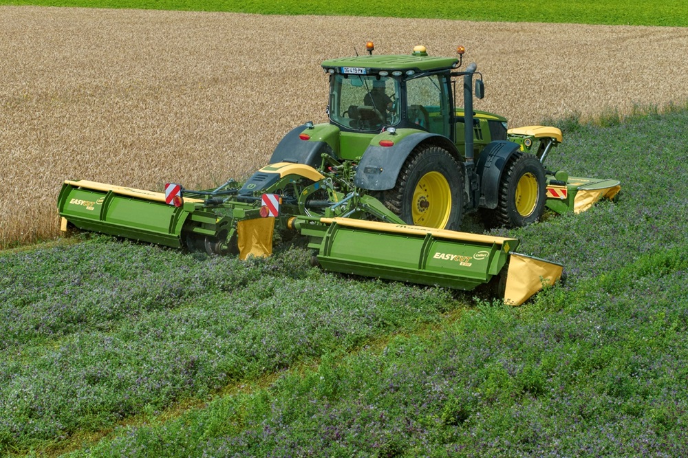 Duizendste EasyCut B950 Collect butterfly-maaicombinatie van de band gelopen