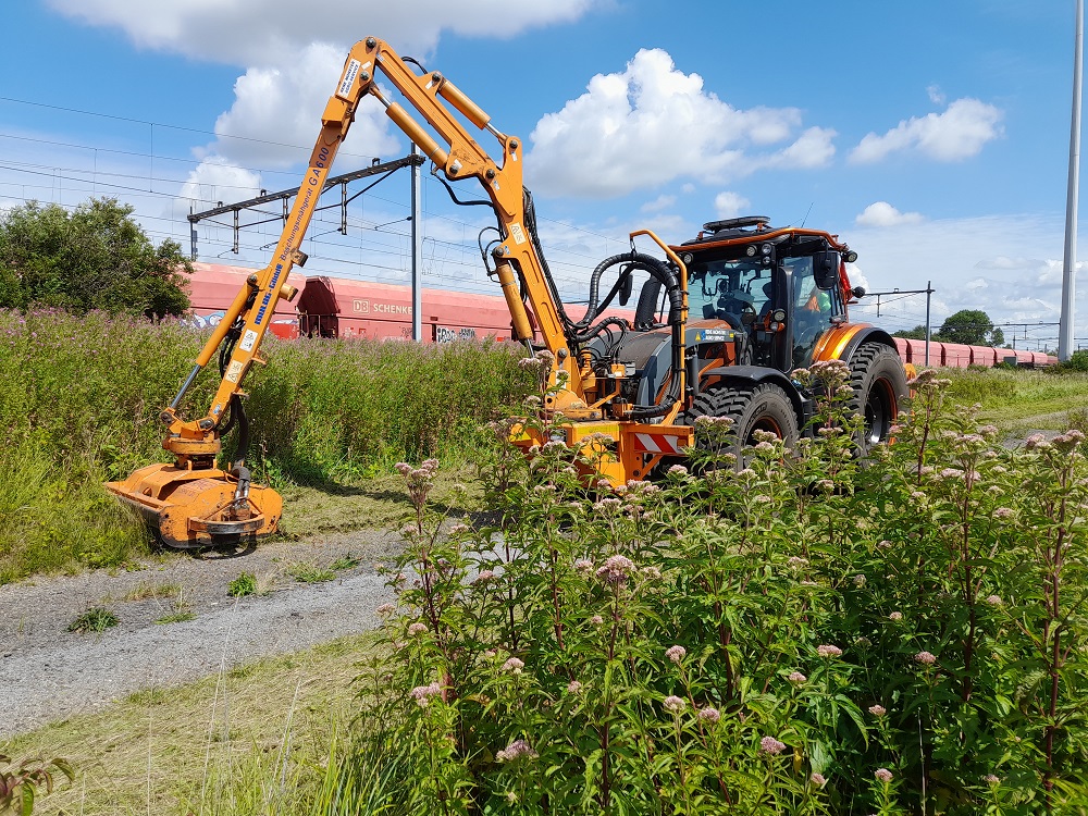 Loonwerker Rene benut 'bosbouwopties' van Valtra N155 ED optimaal: “De perfecte trekker voor groenonderhoud” 